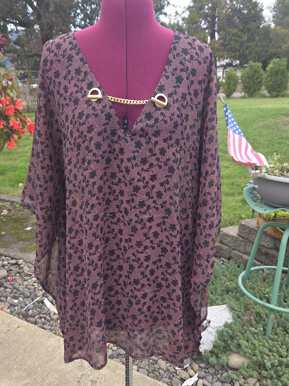 NWT, Michael Kors Sheer Floral Print Ladies Top in Caribbean Pink/Black. LLCP